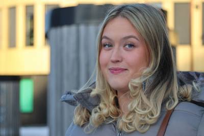 Emma har så sterke smerter at hun vil fjerne livmoren: – Det er ikke så lett når du bare er 23 år