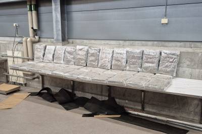 Gigantbeslag på Svinesund: Skjulte 325 kilo hasj i gulvet på trailer