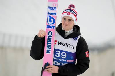 Marius Lindvik på tredjeplass etter første dag i skiflygings-VM – Prevc leder