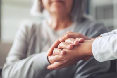 Sykepleiere advarer: Demente får ikke god nok hjelp