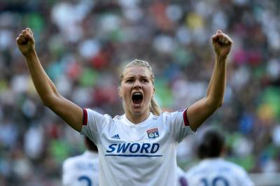 Hegerberg-hattrick da OL Lyonnes danset til sluttspillfinale med 8-0-seier