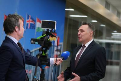 Forsvarsministeren: – Ikke tiden for å så tvil om Nato