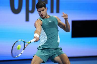 Carlos Alcaraz og Alexander Zverev starter Australian Open med seire