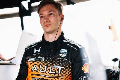 Dennis Hauger langt bak på ovalbane