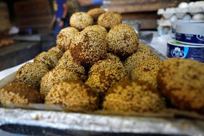 Hva heter slik fritert mat, ofte lagte av kikerter?