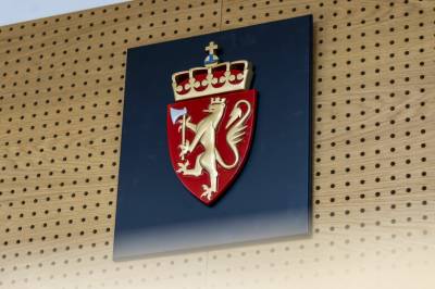 Ambulansearbeider dømt – luktet, klådde og kysset på kollega