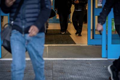 Konflikter, vold og vektere i skolegården. Nå vil regjeringen endre loven.