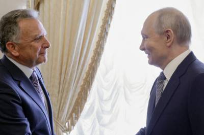 Hyllet Putin: - Groteskt