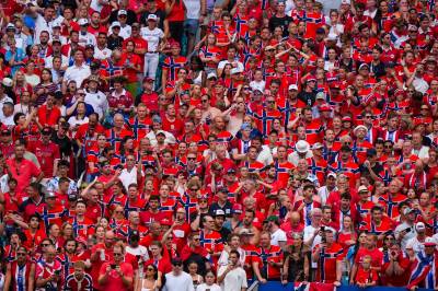 Ung mann siktet for fotball-svindel for 300.000