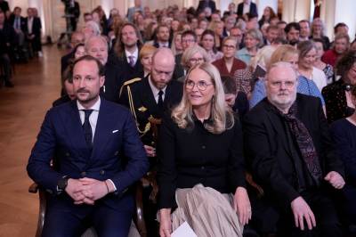 Bok-Norge slår ring om Mette-Marit