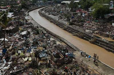 Minst 142 døde, 127 fortsatt savnet