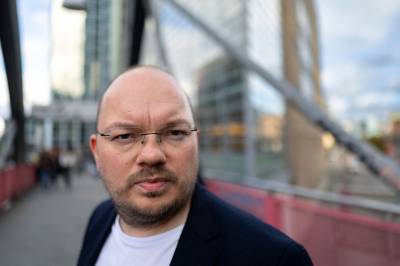 Agnor (40) har solgt unna teknologifond i frykt for ras. Han er ikke den eneste