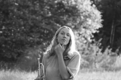 Linnea Jonsson - Hive Mind