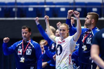 Håndballjentene ubeseiret på over ett år – filleristet Romania og vant 45-25