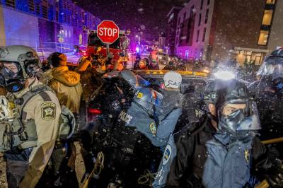 ICE-støtten slår sprekker