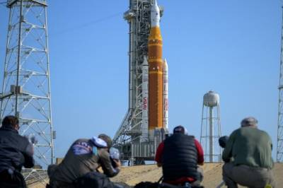 Kan bli oppskytning i natt: Fire astronauter skal reise rundt månen