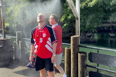 Enkel Servering i VM: Six flags og reisedag
