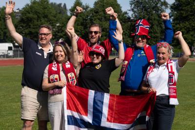 Lørdag blir det VM-folkefest i Schjongslunden: – Hele stadion her skal ro!
