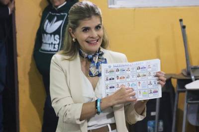 Høyrepopulist ligger an til seier i Costa Rica