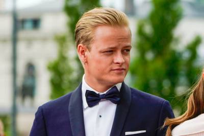 Slik følger Marius Borg Høiby mesterskapet fra cella
