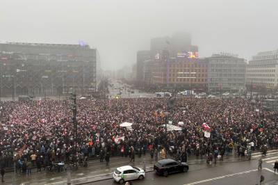 Tusenvis demonstrerer i København