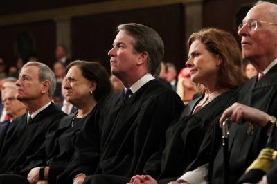 Trump kalte dem «tosker og skjødehunder». Sitter de tirsdag pent på første rad og lytter til ham?