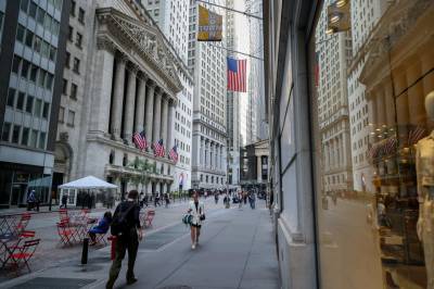 Tesla ga gass og stengte hårfint under all-time high på rød Wall Street