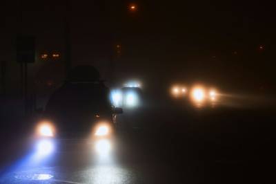 Lys kan være farlig – slik unngår du å bli blendet av motgående biler