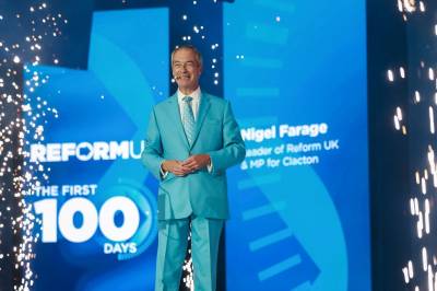 Reform UK og Farage har fått 900 millioner på to dager