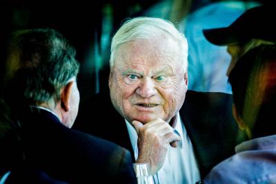 Fredriksens milliardeventyr i grus – må gjøre full restrukturering for å unngå konkurs