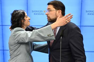 Det var en rød linje for de svenske Libe­ralerna. Nå vil de regjere sammen med Sveri­gede­mokra­terna. 