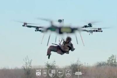 Her evakueres soldaten i en ubemannet drone