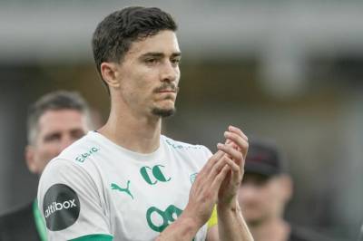 Fyrer løs mot egen klubb