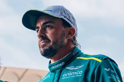 Fernando Alonsos 400. Grand Prix ble ødelagt av Aston Martin-bilen hans