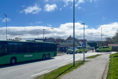 Full utrykning etter melding om lukt på buss – var stinkbombe
