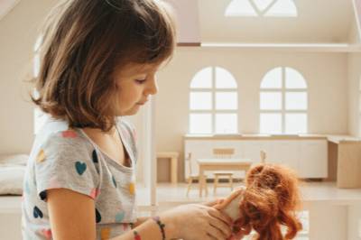 Bør vi ta fra barna barbiene?