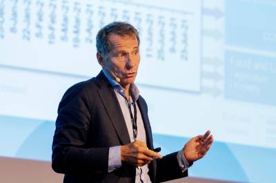 Jarand Rystad tror oljeprisen mer enn dobles dersom Hormuzstredet blir varig blokkert