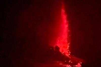 Stort vulkanutbrudd på Anak Krakatau
