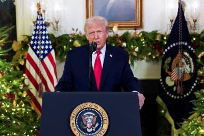 Trump gir soldatene julegave