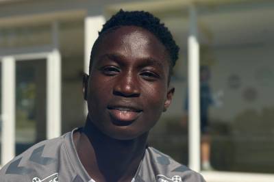 Mistet foreldrene før han kom til Norge: – Tenker kun på én ting