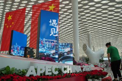 KI-boomen splitter Asia: Ellevill fest i Seoul – krisepakker i Beijing