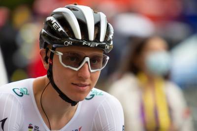 Tadej Pogacar seirer i en spennende duell med Tom Pidcock i Milano-Sanremo