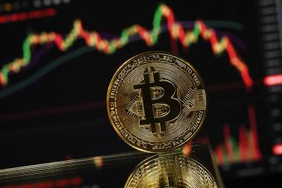 Advarer om bitcoin-kollaps før rentemøte