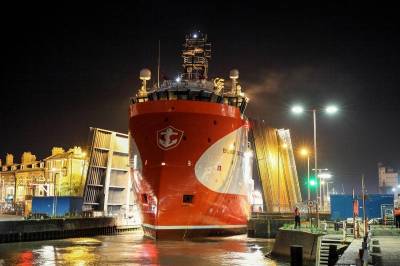 Hovedindeksen steg 0,1 prosent til 1.642,81. Tre aksjer steg til all-time high og fire falt til ny bunn