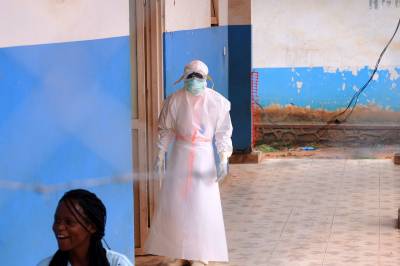 Første menneske vaksinert under testing av ny ebolavaksine