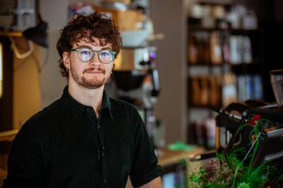 Elias (27) har en klar beskjed til Brenna