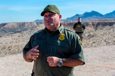 Trumps grensetopp trekker seg etter sexanklager