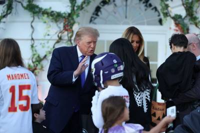 Sliten Trump avlyser valgmøter