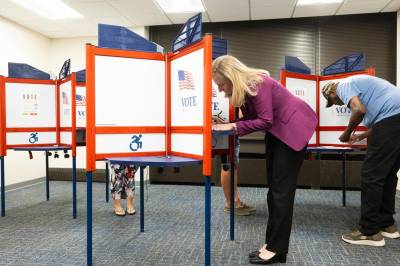 Neste uke kan Trump tape fire viktige valg. Hans gamle erkemotstander er på banen.