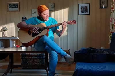 Lære seg å spille gitar i 60-årene?
